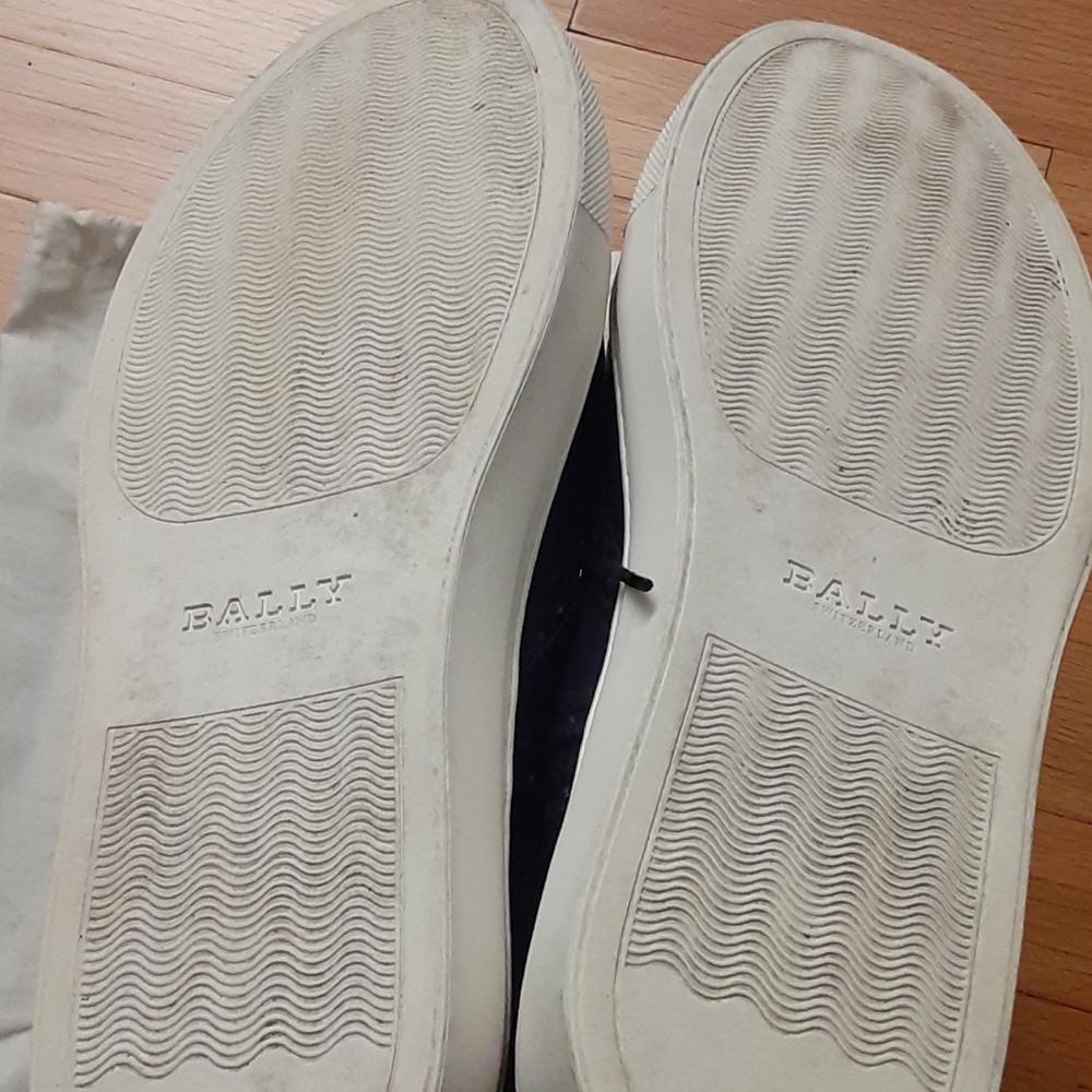 Low top sneaker - Picture 7 of 8